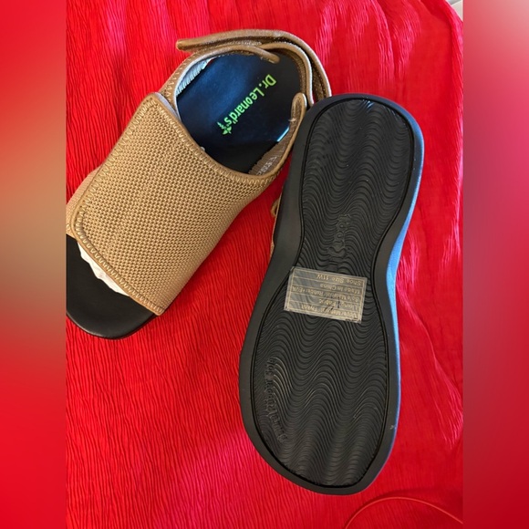 NEW- Diabetic sandals
Extra wide- adjustable
Improve circulation 
All Day Wear - Picture 3 of 7